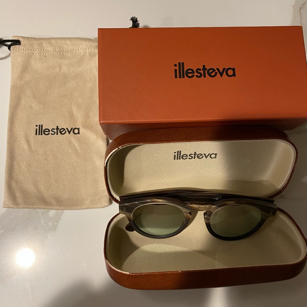 Illesteva Sunglasses Full Set